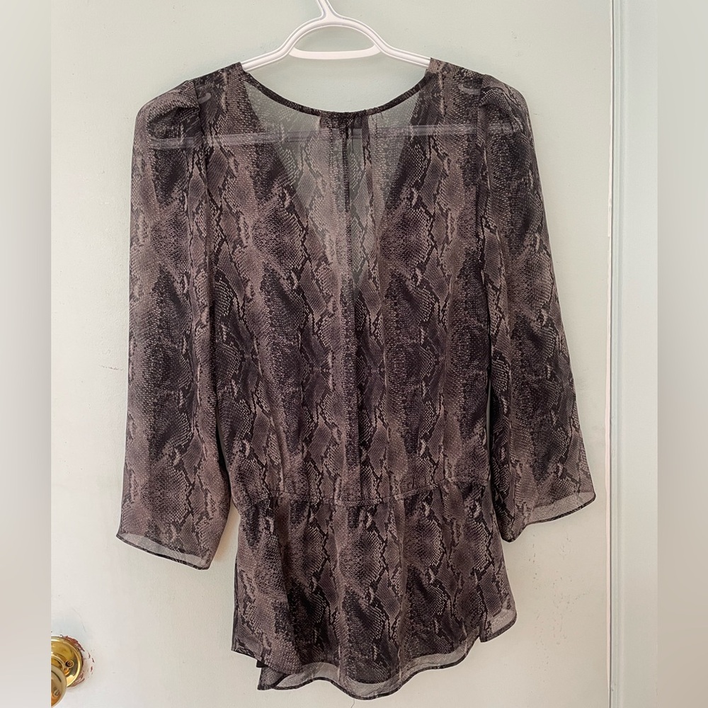 Babaton silk snake print wrap 3/4 sleeve top size M ( NWOT). - Picture 5 of 5